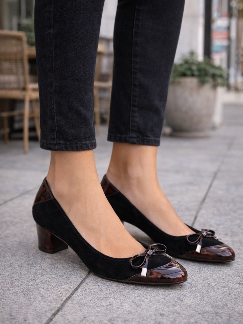 Stuart Weitzman Black Suede Tortoise Cap Toe Heels Bow Detail Low Block Heel